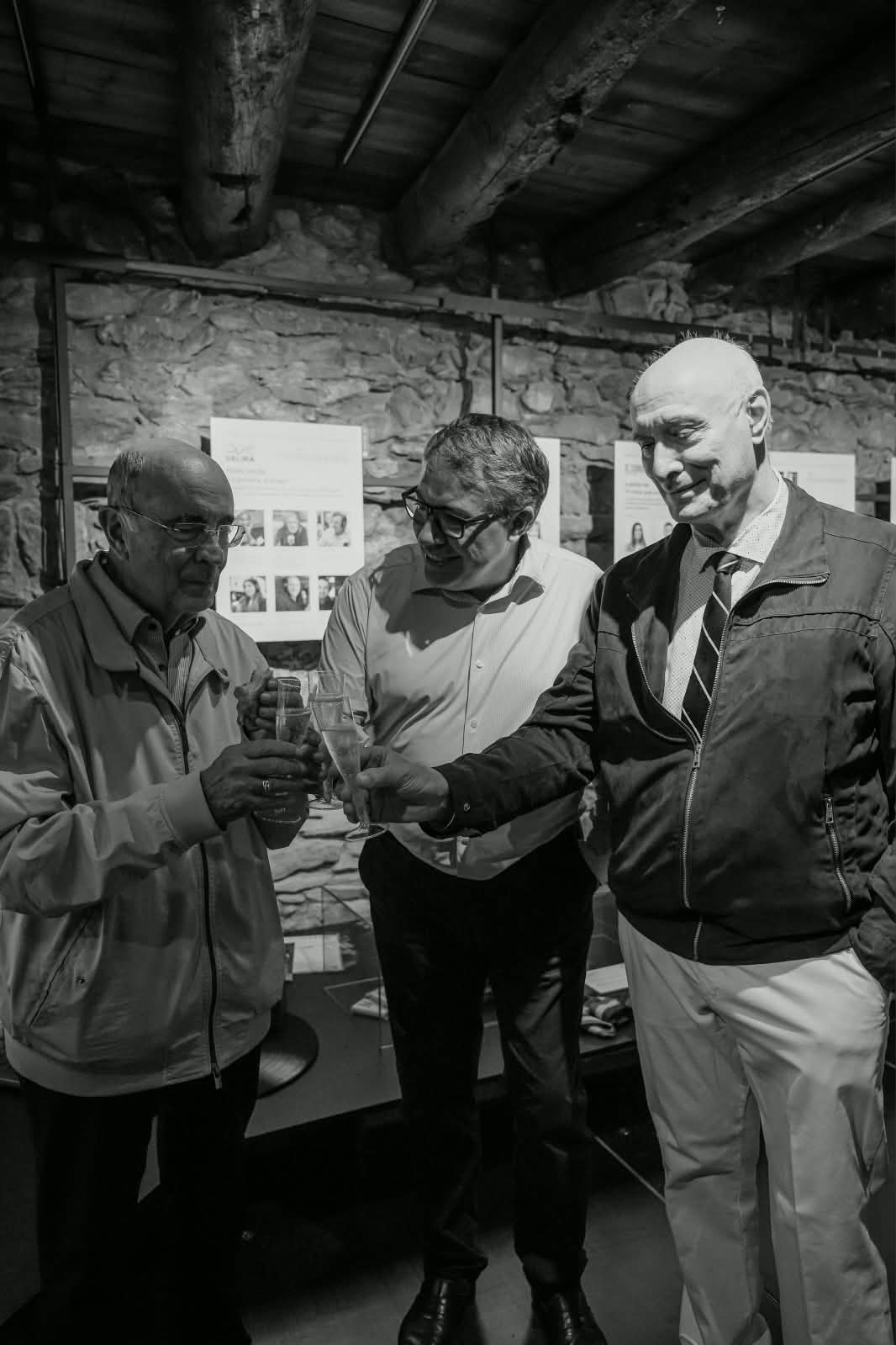 Inauguració de l'exposició dels 40 anys de Ràdio Valira, en blanc i negre
