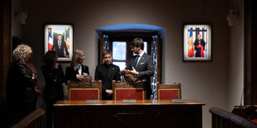 Primera visita oficial de Serrano Pentinat a la renovada Casa de la Vall