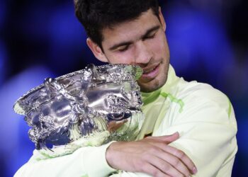 LA TERTÚLIA DE LES PILOTES  *CARLOS ALCARAZ