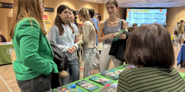 Gran afluència d’estudiants a la primera edició del saló Connecta