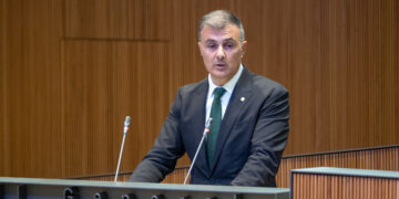 Govern confia entrar a tràmit la llei que obliga als menors de disposar d’una SIM específica a finals de mes