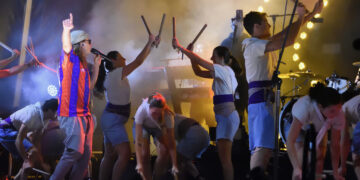 Els Bastoners Lauredians, a la gira dels 20 anys de Buhos