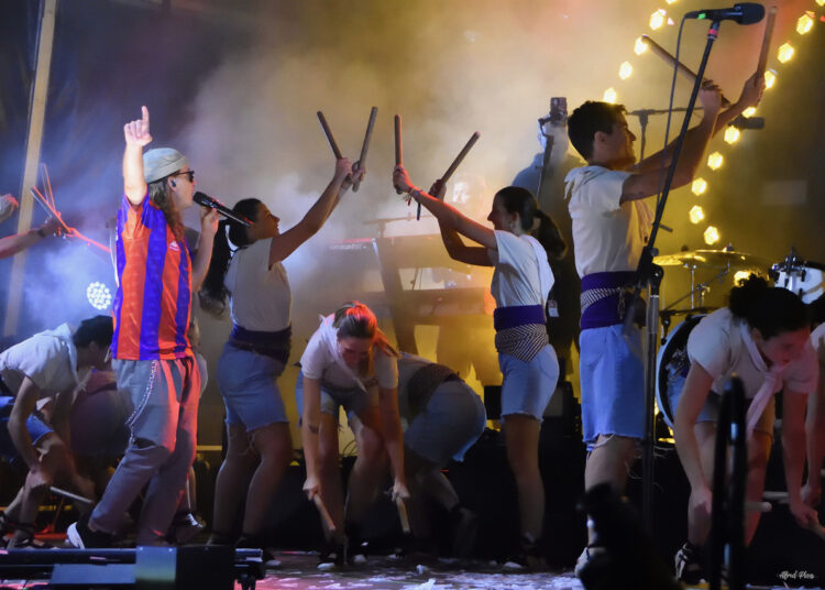 Els Bastoners Lauredians, a la gira dels 20 anys de Buhos