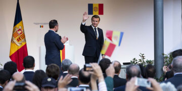 Macron apel·la a garantir “tots els drets” de les dones en el seu missatge pel Dia de la Constitució