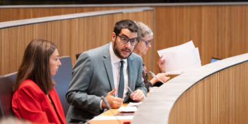 La majoria i el Govern s’oposen a estudiar la reducció de la jornada laboral