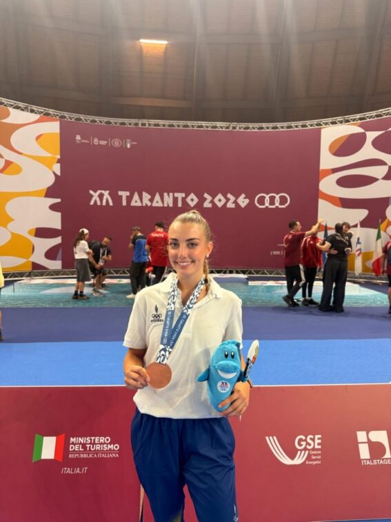 Naiara Liñán amb la medalla de bronze.