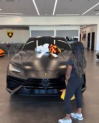 PST 2ª PART SIMONE BILES LI ROBEN EL SEU PORSCHE I ES COMPRA UN LAMBORGHINI URUS